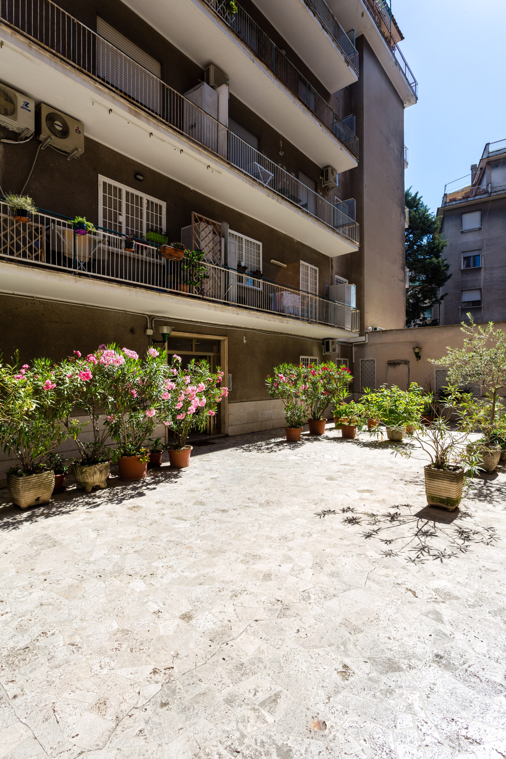 Ardeatino – Montagnola trilocale con giardino e cantina