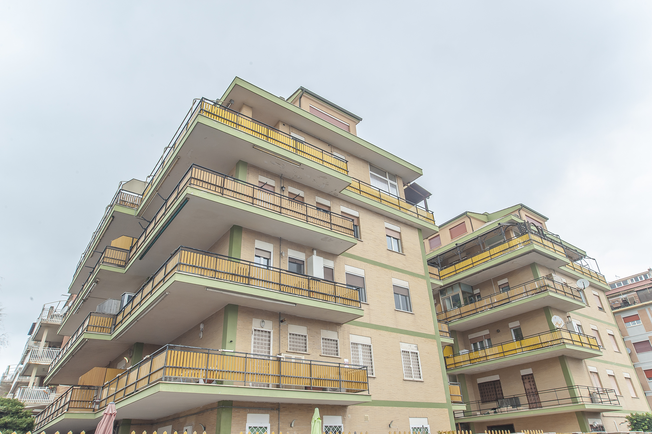 OSTIA PONENTE – Ampio Bilocale con balcone, trasformabile in trilocale